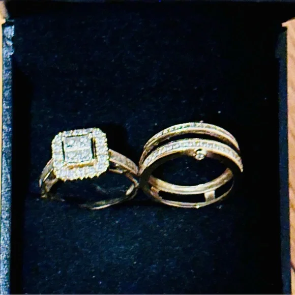 1-1/2 CT. T.W. Quad Princess-Cut Diamond Ring Frame Bridal Set in 14K Gold - Picture 4 of 5